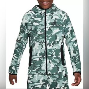 Nike Kids' Sportswear Full-Zip Tech Fleece Hoodie. Size Large. NWT!